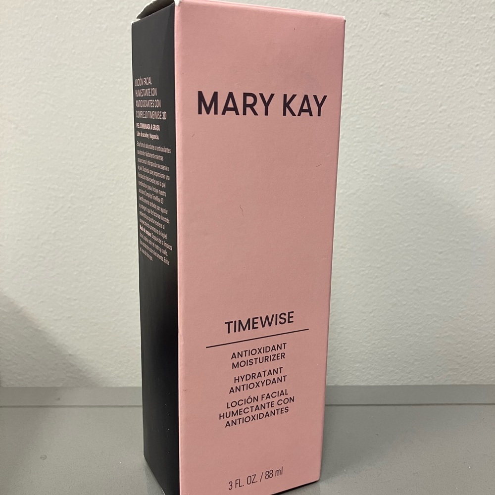 Mary Kay Timewise 3D Facial Lotion - Pink and Black